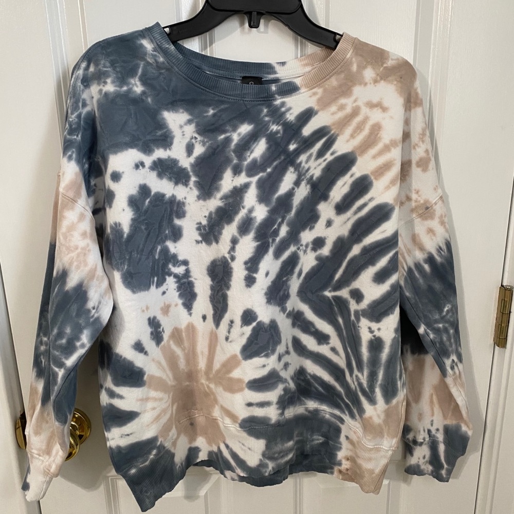 Very cute and comfortable tie-die sweatshirt!